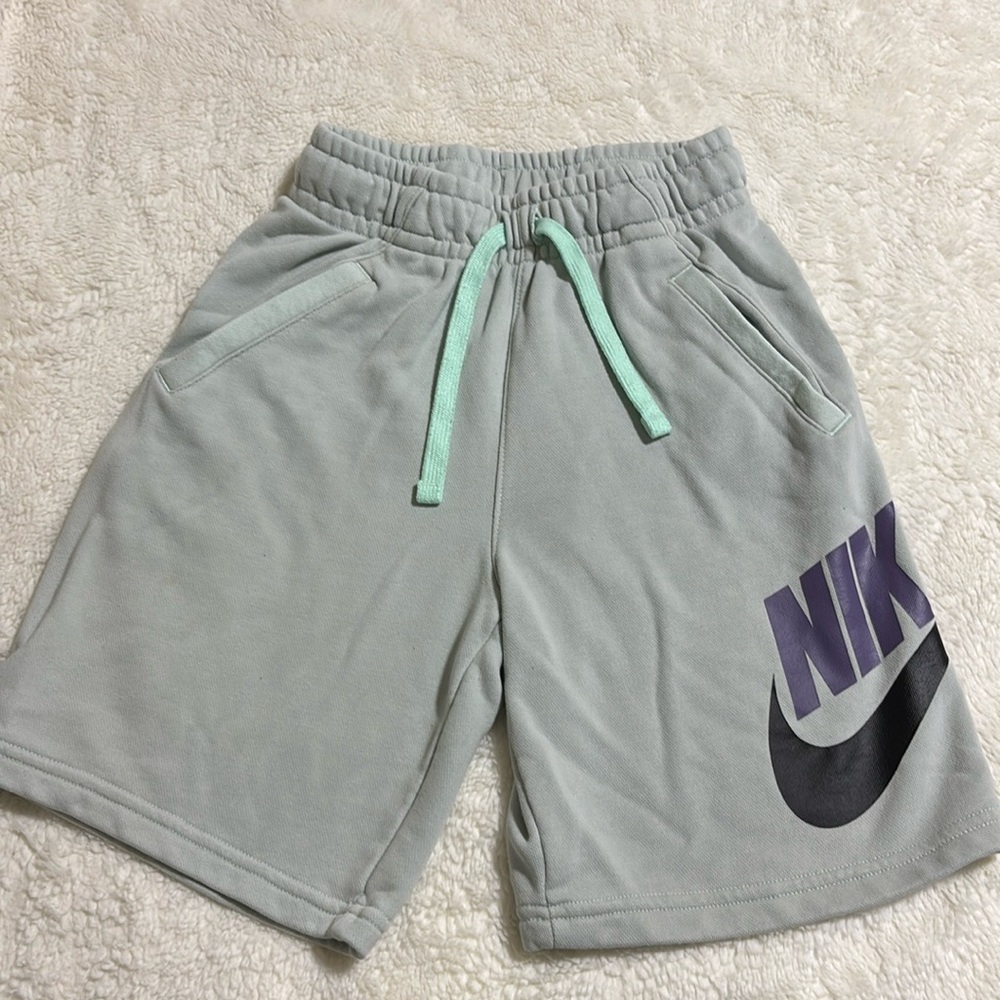 Nike boys size medium sweat shorts